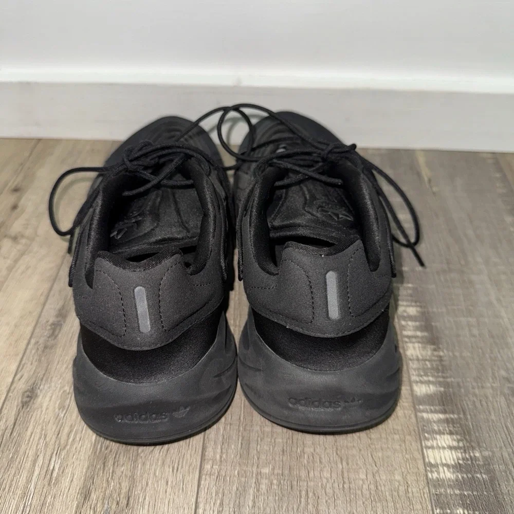 Adidas Originals Ozelia Black Sneakers Men's US 9.5 Chunky Casual Shoes